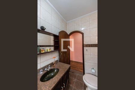 Casa para alugar com 220m², 4 quartos e 2 vagasBanheiro Social