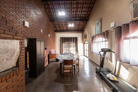 Casa para alugar com 220m², 4 quartos e 2 vagasSalão Festa