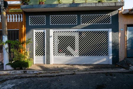 Casa à venda com 154m², 4 quartos e 2 vagasFachada