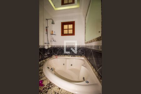 Casa à venda com 250m², 3 quartos e 2 vagas Casa à venda com 250m², 3 quartos e 2 vagasBanheiro da Suíte