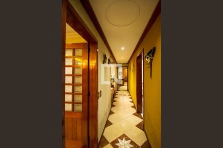 Casa à venda com 250m², 3 quartos e 2 vagas Casa à venda com 250m², 3 quartos e 2 vagasCorredor