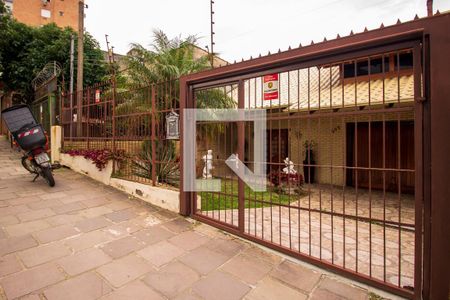 Casa à venda com 250m², 3 quartos e 2 vagas Casa à venda com 250m², 3 quartos e 2 vagasFachada