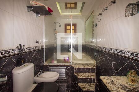 Casa à venda com 250m², 3 quartos e 2 vagas Casa à venda com 250m², 3 quartos e 2 vagasBanheiro da Suíte