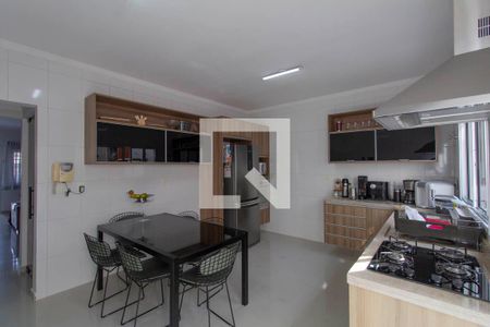 Casa à venda com 120m², 3 quartos e 4 vagas Casa à venda com 120m², 3 quartos e 4 vagasCozinha