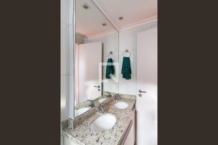 Apartamento à venda com 80m², 3 quartos e 1 vaga Apartamento à venda com 80m², 3 quartos e 1 vagaBanheiro da suíte