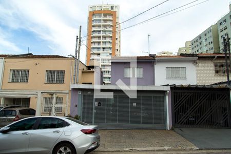 Casa para alugar com 180m², 3 quartos e 1 vaga Casa para alugar com 180m², 3 quartos e 1 vagaFachada