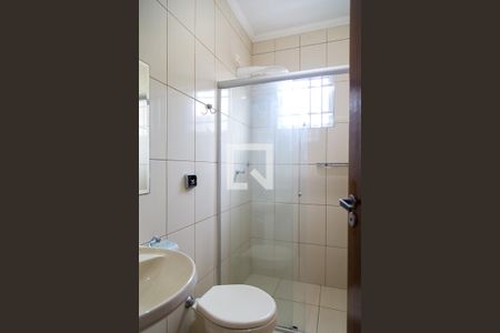 Casa para alugar com 180m², 3 quartos e 1 vaga Casa para alugar com 180m², 3 quartos e 1 vagaBanheiro Social