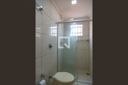 Casa para alugar com 180m², 3 quartos e 1 vaga Casa para alugar com 180m², 3 quartos e 1 vagaBanheiro da Suíte 1
