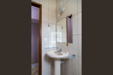 Casa para alugar com 180m², 3 quartos e 1 vaga Casa para alugar com 180m², 3 quartos e 1 vagaBanheiro Social