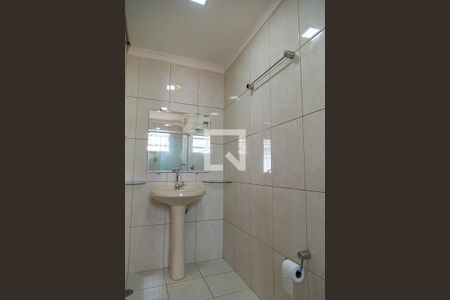 Casa para alugar com 180m², 3 quartos e 1 vaga Casa para alugar com 180m², 3 quartos e 1 vagaBanheiro da Suíte 1