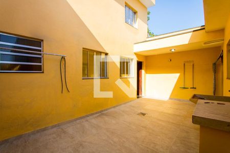 Casa para alugar com 240m², 3 quartos e sem vagaÁrea de serviço/Quintal