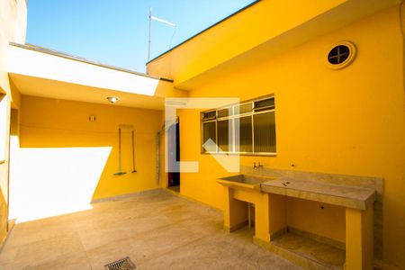 Casa para alugar com 240m², 3 quartos e sem vagaÁrea de serviço/Quintal