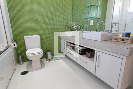 Apartamento à venda com 107m², 2 quartos e 2 vagasBanheiro da Suíte 1