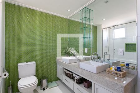 Apartamento à venda com 107m², 2 quartos e 2 vagasBanheiro da Suíte 1