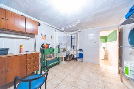 Casa à venda com 164m², 3 quartos e 2 vagasPorão