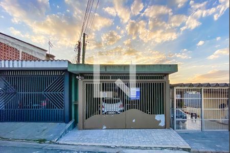 Casa à venda com 164m², 3 quartos e 2 vagasFachada
