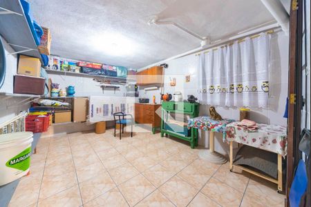 Casa à venda com 164m², 3 quartos e 2 vagasPorão