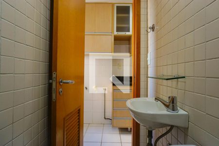 Apartamento para alugar com 80m², 3 quartos e 2 vagasBanheiro de Serviço