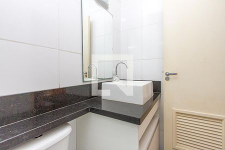 Banheiro de casa para alugar com 2 quartos, 82m² em Jardim Casablanca, São Paulo