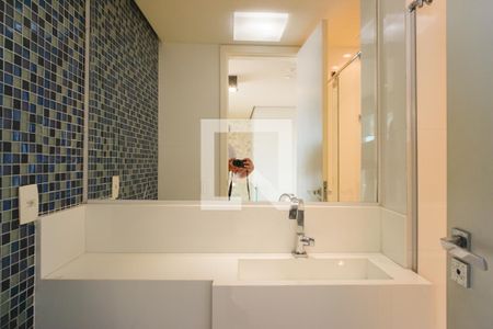 Apartamento à venda com 400m², 3 quartos e 4 vagasBanheiro Social