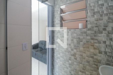 Banheiro de kitnet/studio para alugar com 1 quarto, 40m² em Cambuci, São Paulo