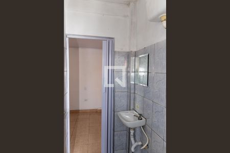 Banheiro de casa para alugar com 1 quarto, 19m² em Canhema, Diadema