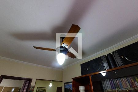 Detalhe da sala de apartamento para alugar com 1 quarto, 54m² em Canto do Forte, Praia Grande