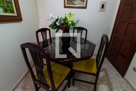 Detalhe da sala de apartamento para alugar com 1 quarto, 54m² em Canto do Forte, Praia Grande