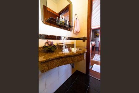 Casa à venda com 330m², 4 quartos e 4 vagas Casa à venda com 330m², 4 quartos e 4 vagasLavabo