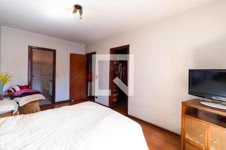 Casa à venda com 330m², 4 quartos e 4 vagas Casa à venda com 330m², 4 quartos e 4 vagasSuite 1