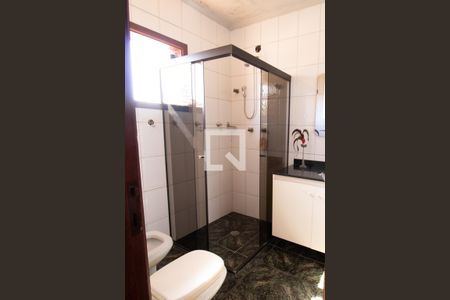 Casa à venda com 330m², 4 quartos e 4 vagas Casa à venda com 330m², 4 quartos e 4 vagasBanheiro da Suíte 2