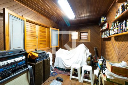 Casa à venda com 330m², 4 quartos e 4 vagas Casa à venda com 330m², 4 quartos e 4 vagasEstudio