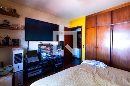 Casa à venda com 330m², 4 quartos e 4 vagas Casa à venda com 330m², 4 quartos e 4 vagasQuarto 2