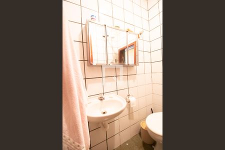 Casa à venda com 330m², 4 quartos e 4 vagas Casa à venda com 330m², 4 quartos e 4 vagasBanheiro de Serviço