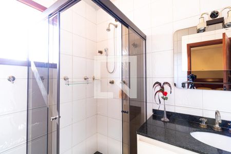 Casa à venda com 330m², 4 quartos e 4 vagas Casa à venda com 330m², 4 quartos e 4 vagasBanheiro da Suíte 2