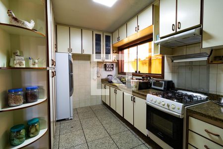 Casa à venda com 330m², 4 quartos e 4 vagas Casa à venda com 330m², 4 quartos e 4 vagasCozinha