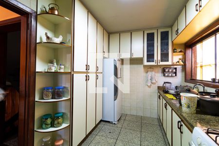 Casa à venda com 330m², 4 quartos e 4 vagas Casa à venda com 330m², 4 quartos e 4 vagasCozinha