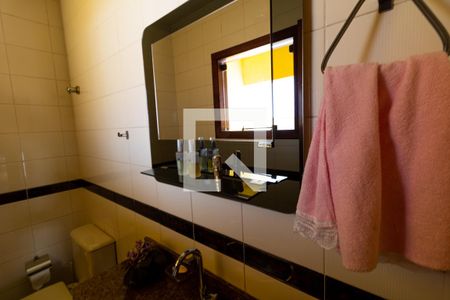 Casa à venda com 330m², 4 quartos e 4 vagas Casa à venda com 330m², 4 quartos e 4 vagasLavabo