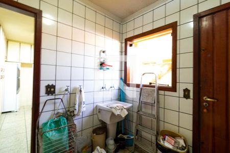 Casa à venda com 330m², 4 quartos e 4 vagas Casa à venda com 330m², 4 quartos e 4 vagasArea de Serviço 1