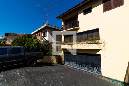 Casa à venda com 330m², 4 quartos e 4 vagas Casa à venda com 330m², 4 quartos e 4 vagasFachada