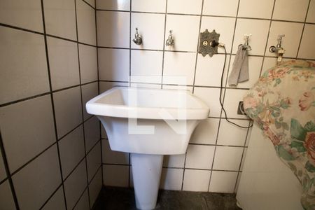 Casa à venda com 330m², 4 quartos e 4 vagas Casa à venda com 330m², 4 quartos e 4 vagasÁrea de Serviço 2