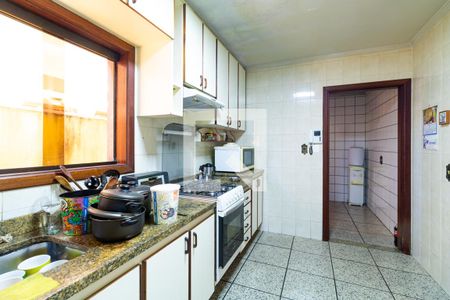 Casa à venda com 330m², 4 quartos e 4 vagas Casa à venda com 330m², 4 quartos e 4 vagasCozinha