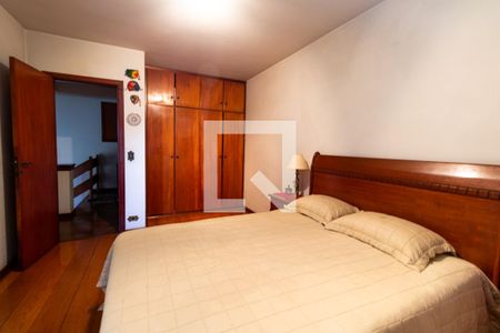 Casa à venda com 330m², 4 quartos e 4 vagas Casa à venda com 330m², 4 quartos e 4 vagasSuite 2