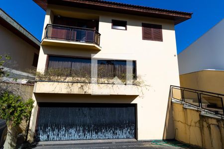 Casa à venda com 330m², 4 quartos e 4 vagas Casa à venda com 330m², 4 quartos e 4 vagasFachada