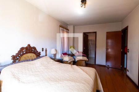 Casa à venda com 330m², 4 quartos e 4 vagas Casa à venda com 330m², 4 quartos e 4 vagasSuite 1