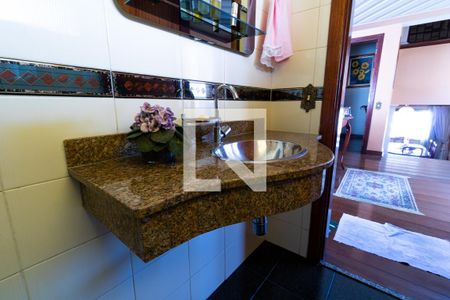 Casa à venda com 330m², 4 quartos e 4 vagas Casa à venda com 330m², 4 quartos e 4 vagasLavabo