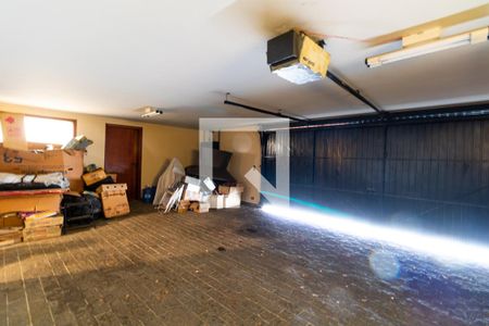 Casa à venda com 330m², 4 quartos e 4 vagas Casa à venda com 330m², 4 quartos e 4 vagasGaragem