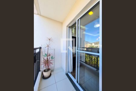 Apartamento à venda com 56m², 3 quartos e 1 vaga Apartamento à venda com 56m², 3 quartos e 1 vagaVaranda