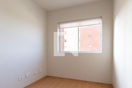 Quarto 1 de apartamento para alugar com 2 quartos, 50m² em Capão Raso, Curitiba