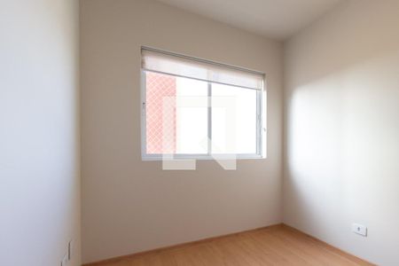 Quarto 1 de apartamento para alugar com 2 quartos, 50m² em Capão Raso, Curitiba